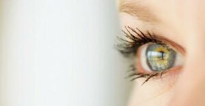 Dia Internacional da Mulher Síndrome do olho seco é mais comum em mulheres