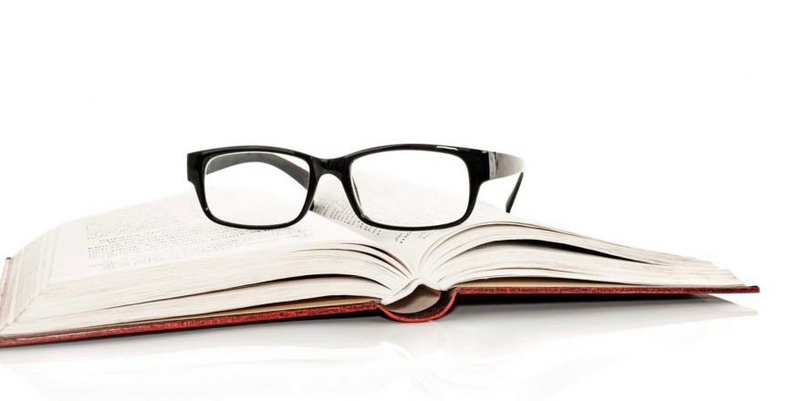 Os-colirios-podem-substituir-os-oculos-de-leitura